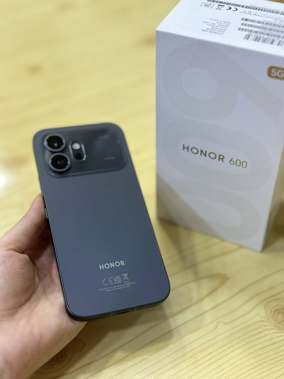 📱✨ هاتف HONOR 600
استمتع بأداء سريع، تصميم أنيق، وكاميرا متطورة تلتقط أدق التفاصيل بجودة مذهلة. شاشة مميزة بألوان نابضة بالحياة وبطارية تدوم لساعات طويلة لتبقى متصلاً طوال اليوم.

🔥 مواصفات قوية
📸 كاميرا احترافية
⚡ أداء سلس وسريع
🔋 بطارية تدوم طويلاً
✨ تصميم عصري وفخم

السعر : 530000 د 
الموقع : حي الجامعة


**إذا كنت صاحب هذا الإعلان وتريد حذفه لأي سبب، رجاءا أرسل رسالة إلى الدعم الفني**