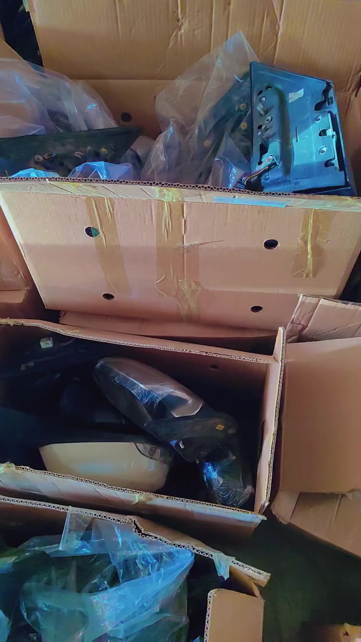 السلام عليكم مرايات جانبيه كوري مشكل 120زوج بسعر مناسب للاستفسار ع هذا الرقم وأني بالخدمة ***********
