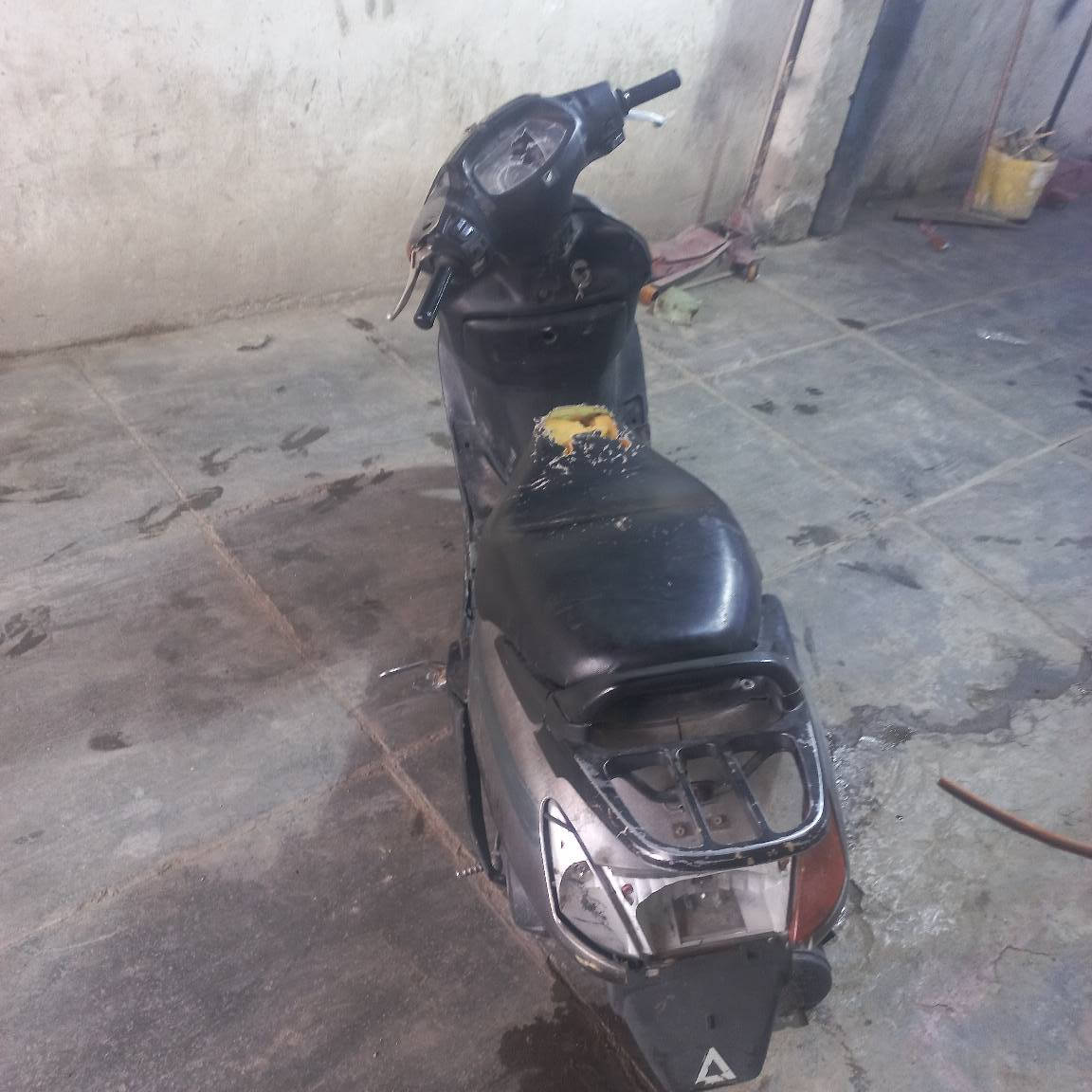 دراجة سبيسي شغالة كهربايات شغالة نكرة سلف سعرهة ٢٠٠ مكاني مدينة الصدر *********** بغداد, العراق
