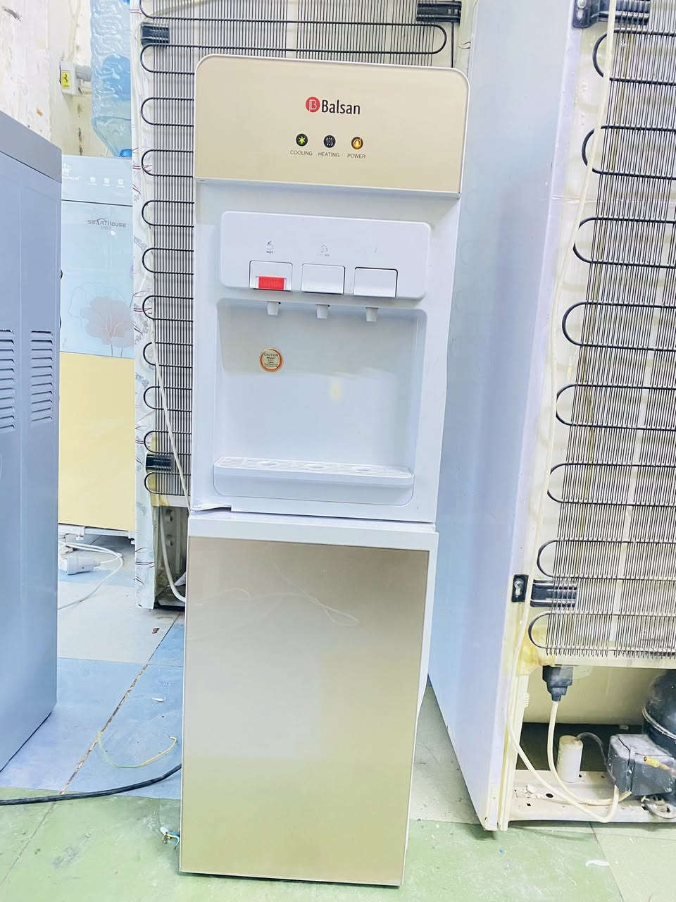 إسلام عليكم براد شغال بشرط كل عيب مابي بلادي مامصلح شغال حار بارد ثلاجه نظافه ٩٥٪؜ نوعيه Balsan السعر 65 الشراي يتصل ع الرقم *********** واتساب
