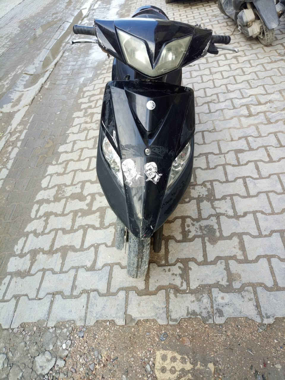 متاح دراجه ثعلب نظيفه نكره سلف كلشي شغال مبدل بيها بس ولفات مستعجل على بيعتها السعر 300 بيها مجال بسيط جدا العنوان بغداد الحريه *********** الشراي يتصل
