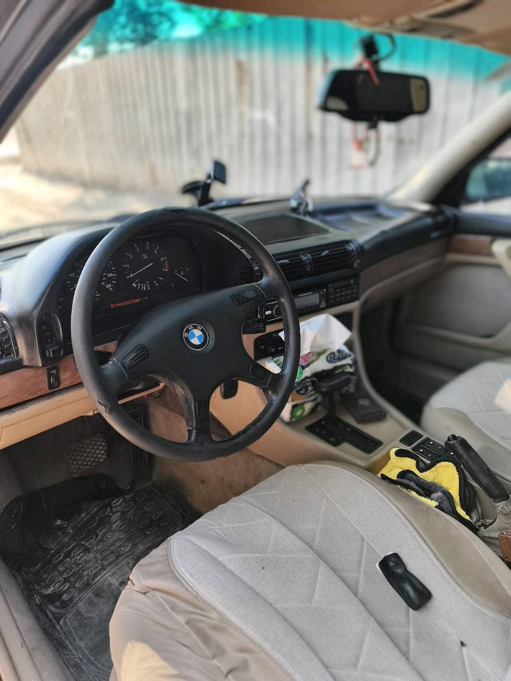 بي أم 735i
موديل 92
 محرك 6سلندر
كير اوتو  
فتحة سقف 
جامات اوتو 
مازدات صليب  
رقم بسمي  جديد 
سنويه 31 
هزة جديدة 
تبريد شغال ثلج 
صبغ عام فرن جماليه 
 بدون ضربه 
نقصها فقط الدواسات جوة الباب  
سيارة حلوة بشكل على ايد وحدة ومتعوب عليها  
للبيع او مراوس حسب الرغبه  مكانها بغداد الزعفرانيه 
رقم تلفون ***********
ممكن توضح أكثر شنو مواصفات البي إم بالضبط: 735i أصلي لو بيها تبديل بالمكينة/القير، وشكد الممشى تقريبا؟: 
اصلي 
السنوية والسنوية مال الرخصة/الأوراق كلها مكتملة؟ وهل السيارة باسمك وجاهزة للمعاملة؟: 
سيارة بسمي 
من ناحية الداخل، شنو الحالة بالتحديد؟ بيها شغل ناقص غير الدواسات جوة الباب، مثل التبليت/الكلبسات/الجلد أو الأزرار؟: 
كامله 
هل بيها أي ملاحظات ميكانيك أو كهرباء غير التبريد، مثل الدنك، الجامات، الفتحة، أو أي تهريب زيت/ماء؟: 
لا 
إذا تريد، شنو آخر سعر أو شنو تقبل بالمراوس بالضبط؟: 
حسب الرغبه  سعر 62 وقابل التفاوض 