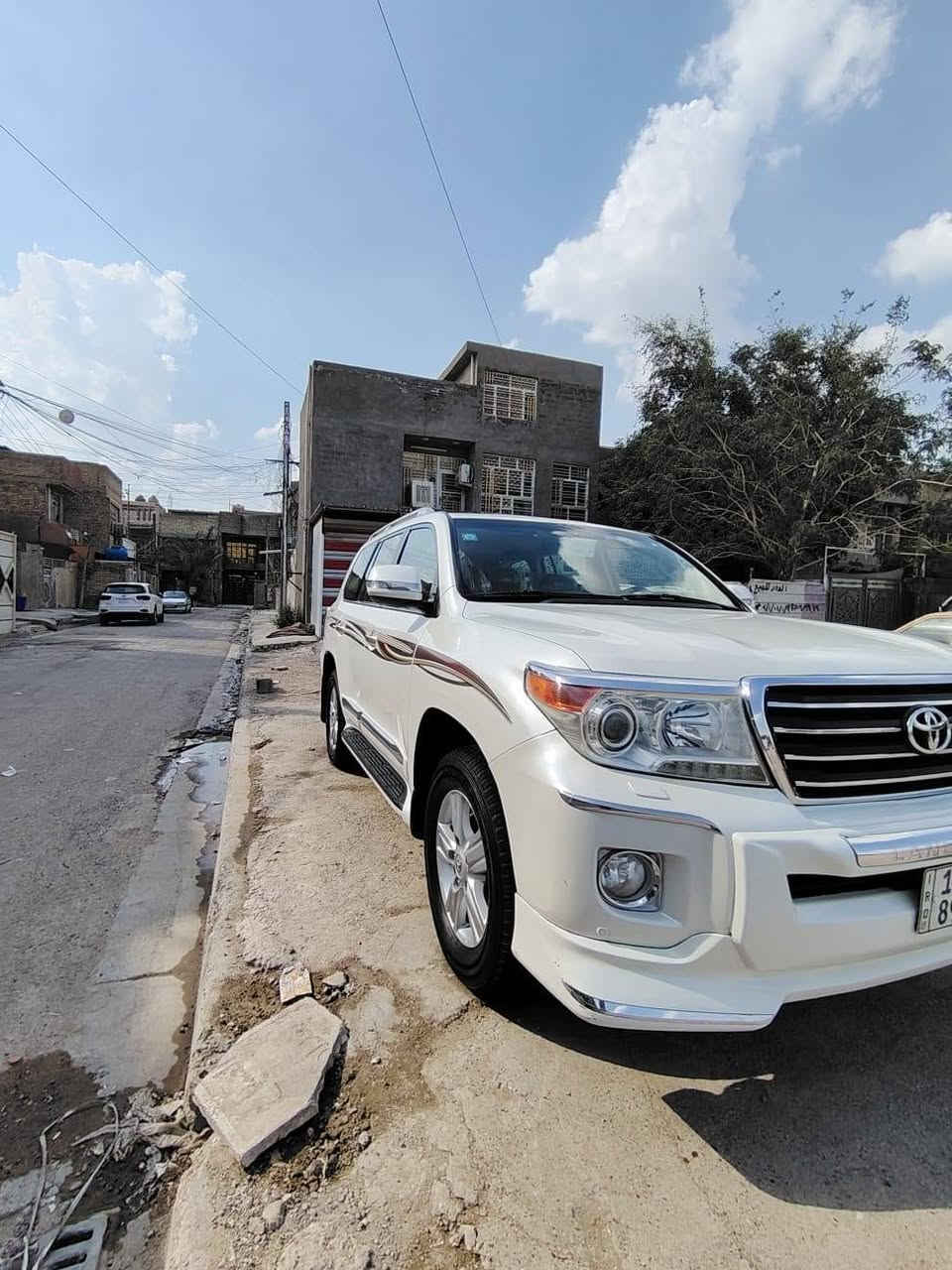 #السلام عليكم من رخصة مدير الكروب المحترم لاندگروز مديل 2013 السيارة بريم اصلي  سيارة فول مواصفات بصمة ترحيب مري شفط شاير بلمري فتحة كشنات جلد كهرباء تبريد 3 قطع ثلاجة كامرا حساس امامي خلفي زرادات امامية لايت زنون مكينة 6 سلندر گير ومكينة مكفولات سيارة ماشية 116 حقيقي السيارة مكفولة كفالة عامة  تخم تاير جديد صدر جديد امامي خلفي سيارة خير من الله رقمهة بغداد دولي هزة جديدة سيارة بسمنة  نضافة السيارة 95% 100 
السعر 355 مكانهة بغداد حي اور 
الرقم ***********
