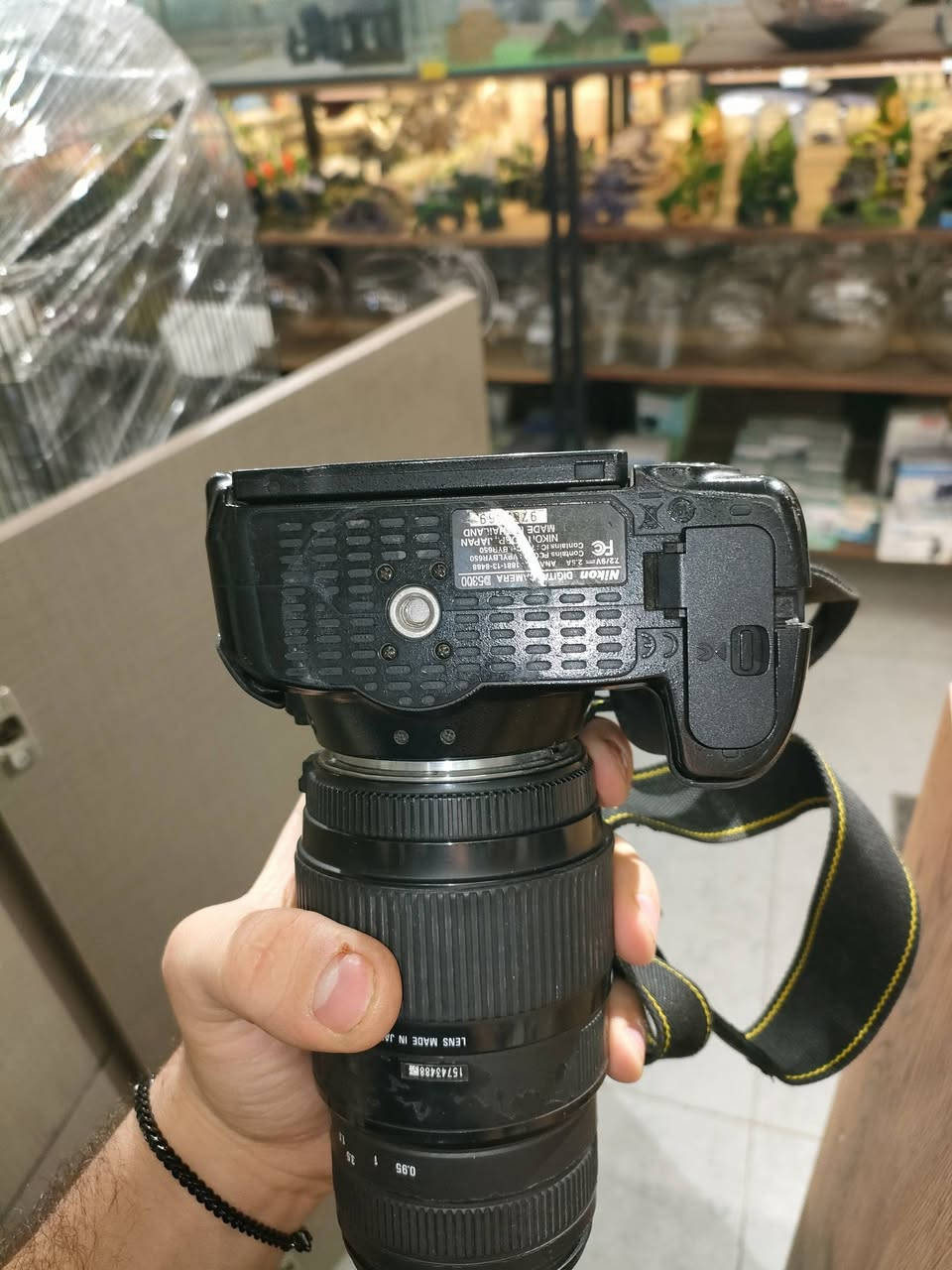 نيكون للبيع d5300 مع عدستين 70/300 و عدسة 55 استخدام شخصي للبيع بسعر 450 الف و هاي التصوير مالها ( مع تعديل الوان الصور ) تواصل خاص او واتساب‪***********‬‏
