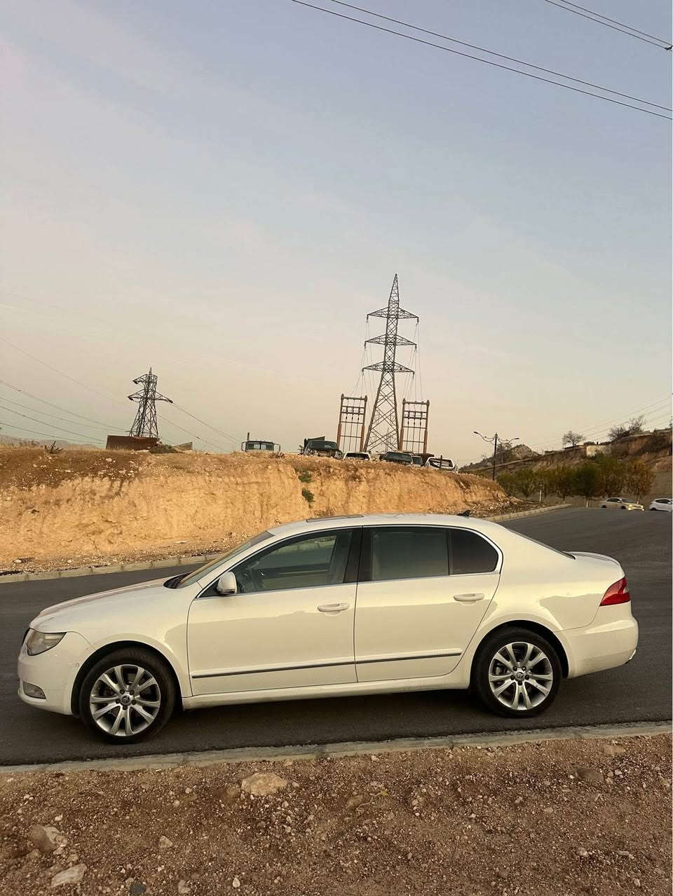 سكودا suber B 
موديل ٢٠١٣  كلين فول فول مواسفات vip سلايت اوتو پارك لاويت متحرك ستيرن بلاجكتور عالي ناسي
كوشنجلد هيته ر  كوشن خه زن ٣ په رده كاميره سينكوبشت حه ساس  حجمي محركي 2.0T
گئرو مه كينه بشه رت 
(***********)
13 ورقه غرامه 
دهوك دهوك, العراق
