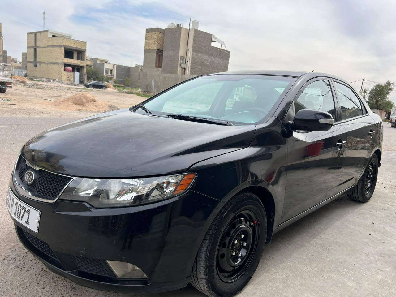 السلام عليكم للبيع فقط عندي كيا فورتي موديل ٢٠١٠ وارد أمريكى حادثهه جاملغ أمامي يمين كما موضح بلسونار رقم بغداد انكليزي مميز فتحه وتحكم وشاشه اندرويد وكامرة خلفية واشاير بلمري السعر ٧٥$ وبيهه مجال للشراي للتواصل على الرقم *********** مكانه بغداد التاجيات.
