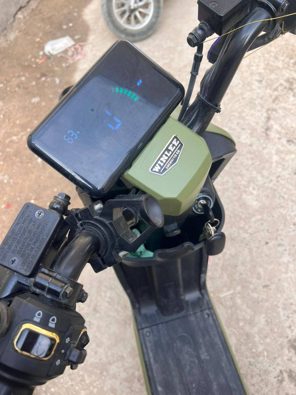 السلام عليكم
دراجه شحن R9 بطاريات5كبير نضافه90/100دراجه مطابه تصليح ابد شاحنه اصليه وياهه مصارله هواي عندي دراجه كلشي شغال بيهه ماعدا دكمة لايت مبوشه لايت يشتغل سعره 425وبيه مجال بسيط للشراي مكاني حي لامام علي  
***********
