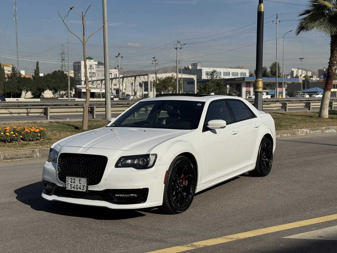 كرايسلر اوباما دبل لحية اصل S موديل 2018 فول مواصفات لون ابيض ثلجي
مواصفات 
*بانوراما 
*بصمة 
*دبل لحية 
* سستم صوت beats
*كشنات جلد
*تدفى كشنات 
وباقي مواصفات معروفة 

مكان السيارة دهوك معارض الجديدة 

السعر : اتصل 
***********
***********
