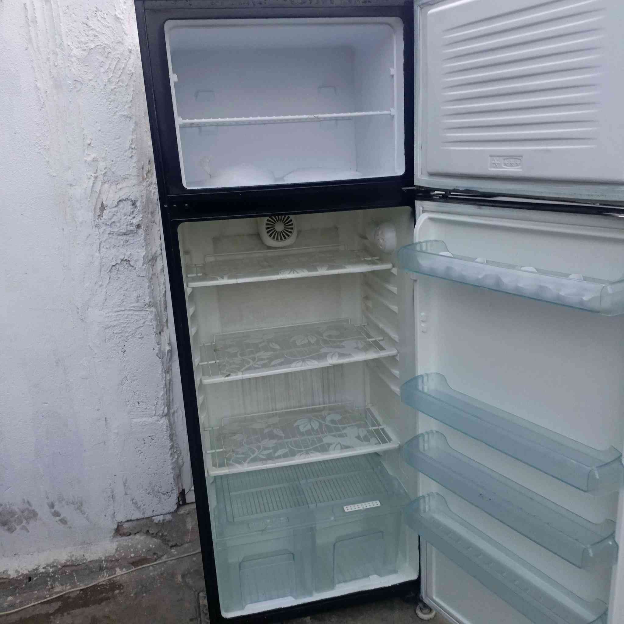 ثلاجه 22 كدم شرط الشقل للبيع السعر 150 المكان كركوك حي العروبه الاستفسار على هذا  الرقم ***********
