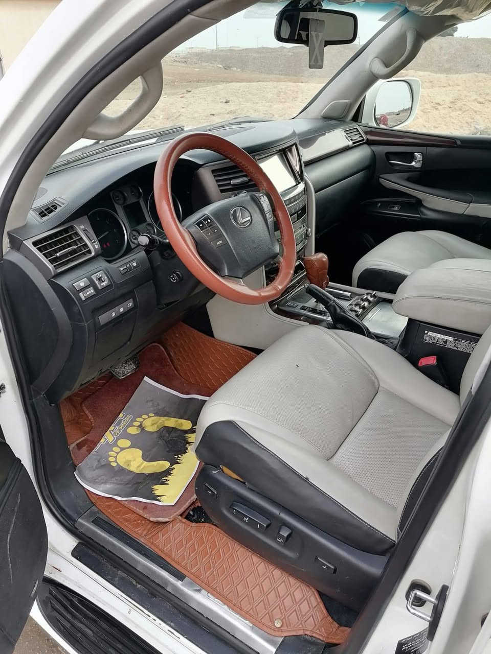 سلام عليكم لكزس موديل 2011محدثه2022 سياره حلوه ونضيفه بيها ضربه بل مدكر الخلفي رقم بغداد تحويل مباشر السعر 300 وبيهه مجال ***********
