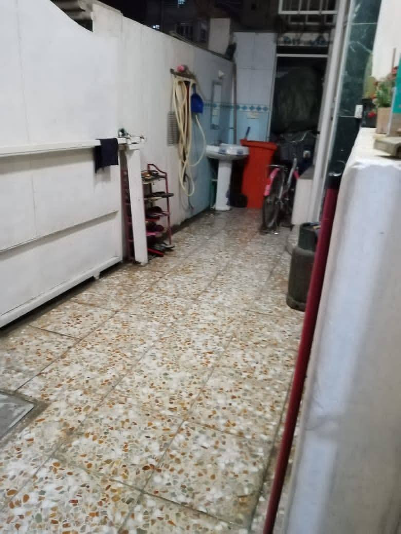 الدار للبيع مساحه 93 واجها 8ونص النزال 11 البيت مسلح طابقين المشتل شارع الزيدي التواصل مع الرقم او واتساب مكتب الأصدقاء للعقار ***********
