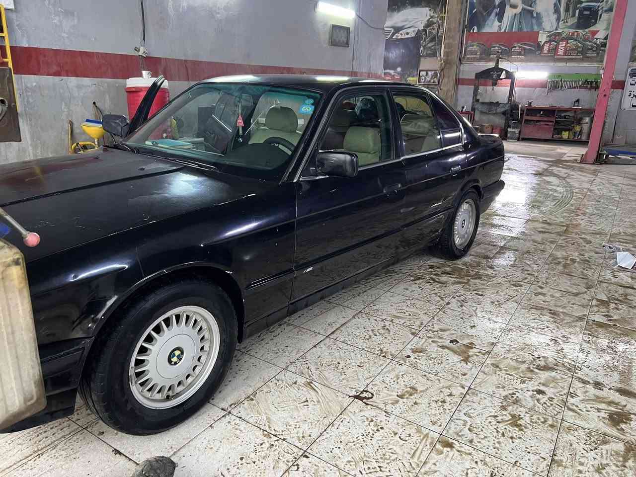 بي ام 520. 1991 بلادي
رقم ديالى الانكليزي الجديد باسمي السنوية ل 2030 السيارة كلها بلادية بدون لا حادث ولا وصبغ 
مسكر عدل 
ولا قطرة خياس لا من جوة ولا برا 
غرفة جديدة كاملة 
بطاين لوك 
كهربائيات كلة شغال
تبريد شغال 
عليها اكسل قفل مال ساحات مال استعراض 
گير عادي 
نقوصاتها بسيطة كلش 
ديالى بعقوبة 
*********** 
45 بيها مجال بسيط
