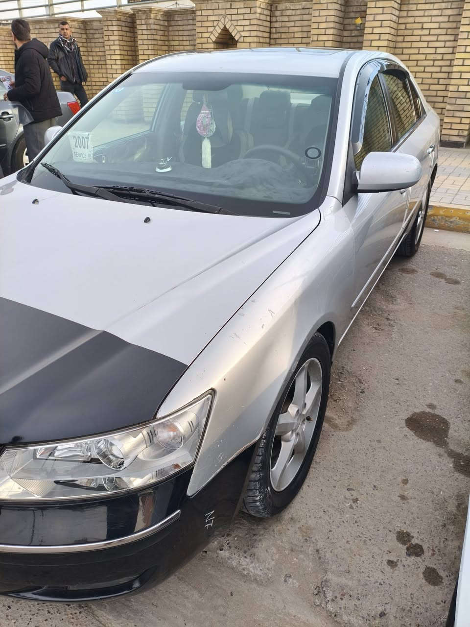 السلام عليكم مره رخصت الادمن
*هيونداي سوناتا 2007 للبيع:  🚗💨* (وللمراوس بسيارة اقتصاديه) 

- موديل: 2007
- محرك: 3.3 لتر V6 قوي 
- لون: ( سلفر )
- كيلومتر: (185)
- حالة السيارة: (جيدة )
- سعر: (105$) وبيها مجال 

*مميزات إضافية:*

- شاشة لمس + ترهم بيها شريحه اتصال
- نظام صوت ممتاز 🎵 + مضخم صوت
-منضومة زنون 
- فحص شامل قبل البيع ✅
*للتواصل:*
-السونار مرفق مع الصور 
-مايعجبك السعر اعبر المنشور وكلشي موجود بلسوك 
- رقم الهاتف: (***********)
- الموقع: (الانبار فلوجه شارع 60)
