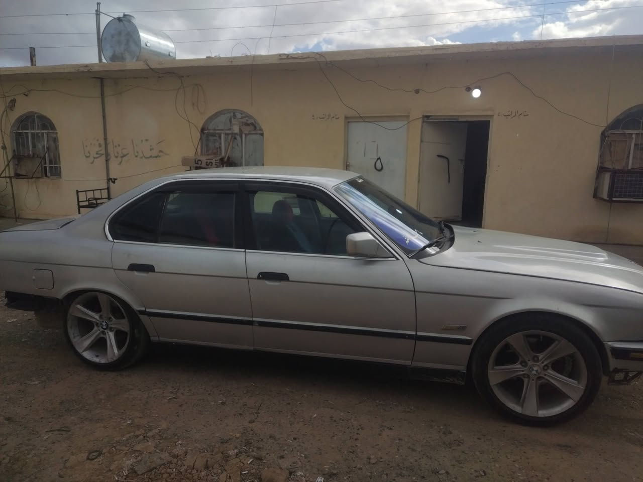 السلام عليكم بي ام للبيع او مراوس ماندل راعيها اكفلها سرقه وعشاير سياره حلوه
السعر ٢٠ وبيها مجال مكاني الشرقاط ***********
