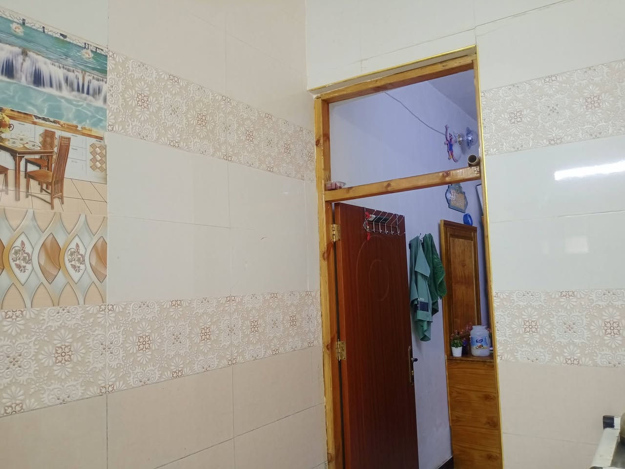 دار للبيع المساحه 150 شارع ابو طاوه قرب قميره البيت يحتوي على غرفتي النوم واستقبال وصاله البيت واجهه اربعه ونص والنزال 32.  السعر 45,       ***********
