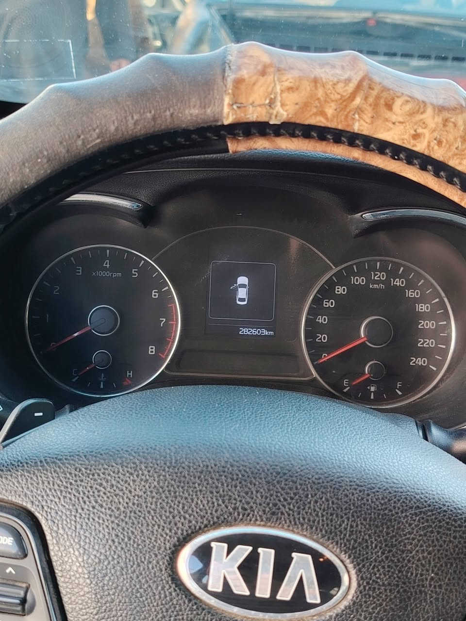 سلام عليكم سيراتو مديل ١٨ رقم ٢٧ناصرية انكليزي مكفولة ماعَد دحجة بلجاملغ الخلفي كير مكينة مكفولات تبريد ثلج سيارة جديدة ماناقصها شي بسمي مكاني سماوة مداور ثاني يوم *********** سعر ١٤٠
