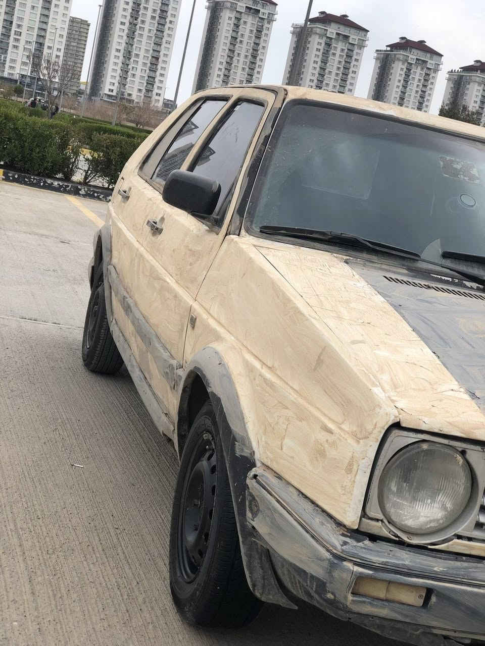 گۆڵف مۆدێل ١٩٩١ ئاڕم پلاستیکی هەولێر هەموو شتێکی بەشەرت ٤ تایەی تازەی لەسەرە پاتری تازەیە گێڕ و مەکینەی بەشەرت مەکینەی  ٥ بزمار گێڕ عادی ماڵەکە دیارە پێویست بەوەسف ناکات سعری ٢٢ گەڵا و معامەلەیەکی برایانە گۆڕینەوەش ئەکەم بەشتێک بەدڵم بێت
***********
لەسلێمانیم
