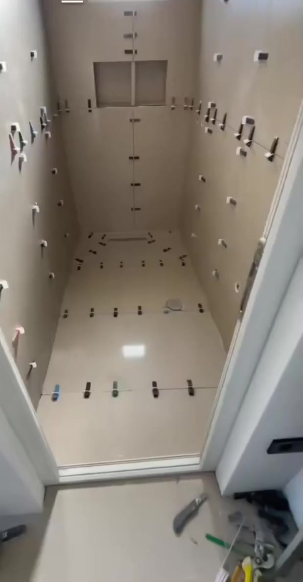 السلام عليكم بعد ازن الادمن كادر مصري تسليم مهندس بورسلين سراميك مرمر كاشي جميع الترميمات متواجد داخل بغداد ***********
