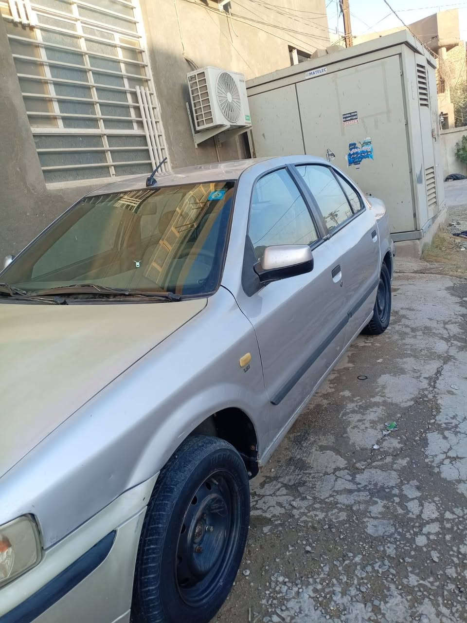 السلام عليكم. اخوان مكلف بل النشر. رقم راعيها جوه سمند ١٢. جاهزه محرك وكير وتبريد. وحداديه. امامي وخلفي جديده.  رقم بغداد بسمي. سنويه لل٣٠ بدون ضربه السياره. بيها جراد مثل ما موضح بل الصور.  السعر ٤٥ وبيها مجال مكانها حله. مركز  للاتصال ***********
