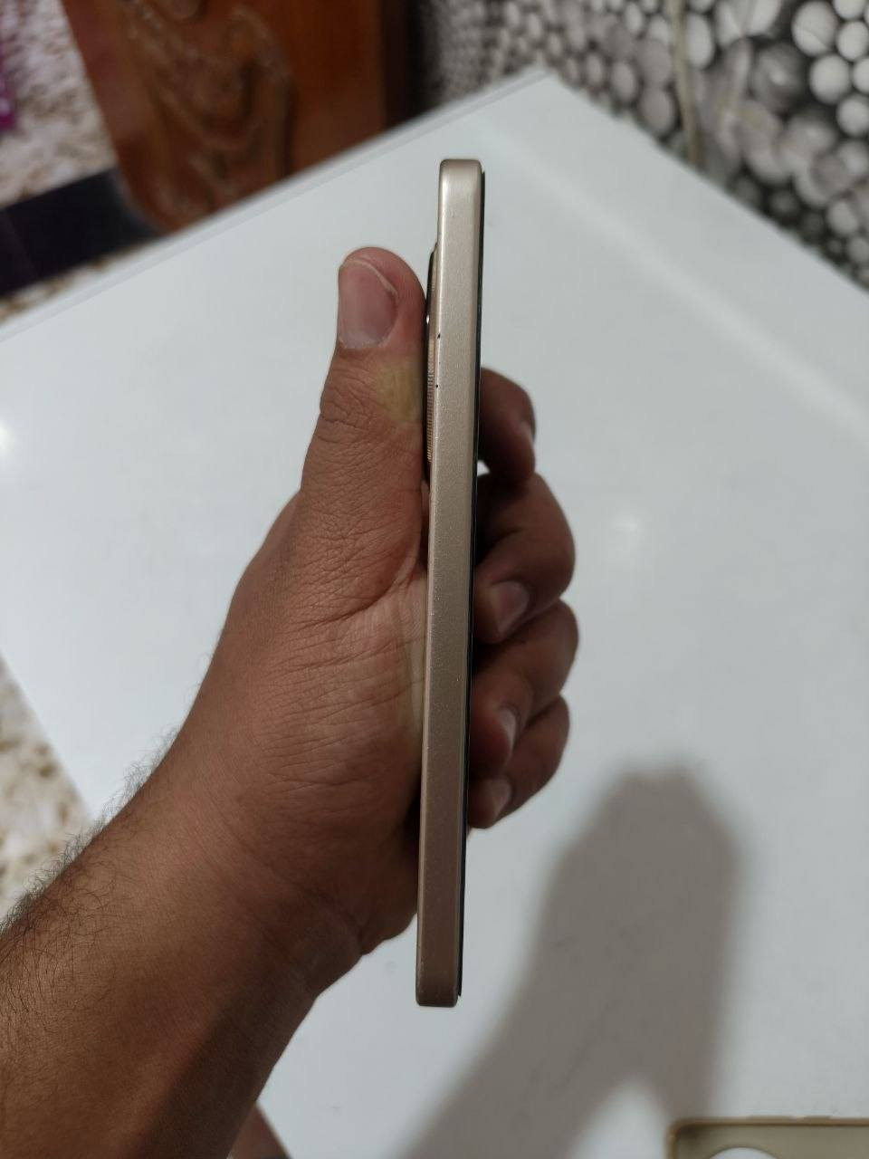 للبيع فقط السلام عليكم جهاز للبيع هونر x9d ذاكرة 256 رام 12 نضافة الجهاز موضحة بالصور بي هذا الفطر بالضهر كلش كلش ناعم (ملحقاتة كاملة ماعدة راس الشحن ) سعرة 365 وبي مجال قليل للعلم سعر الجديد 560 الف مكاني بابل قضاء الهاشمية للاستفار *********** بالعافية عل ياخذة
