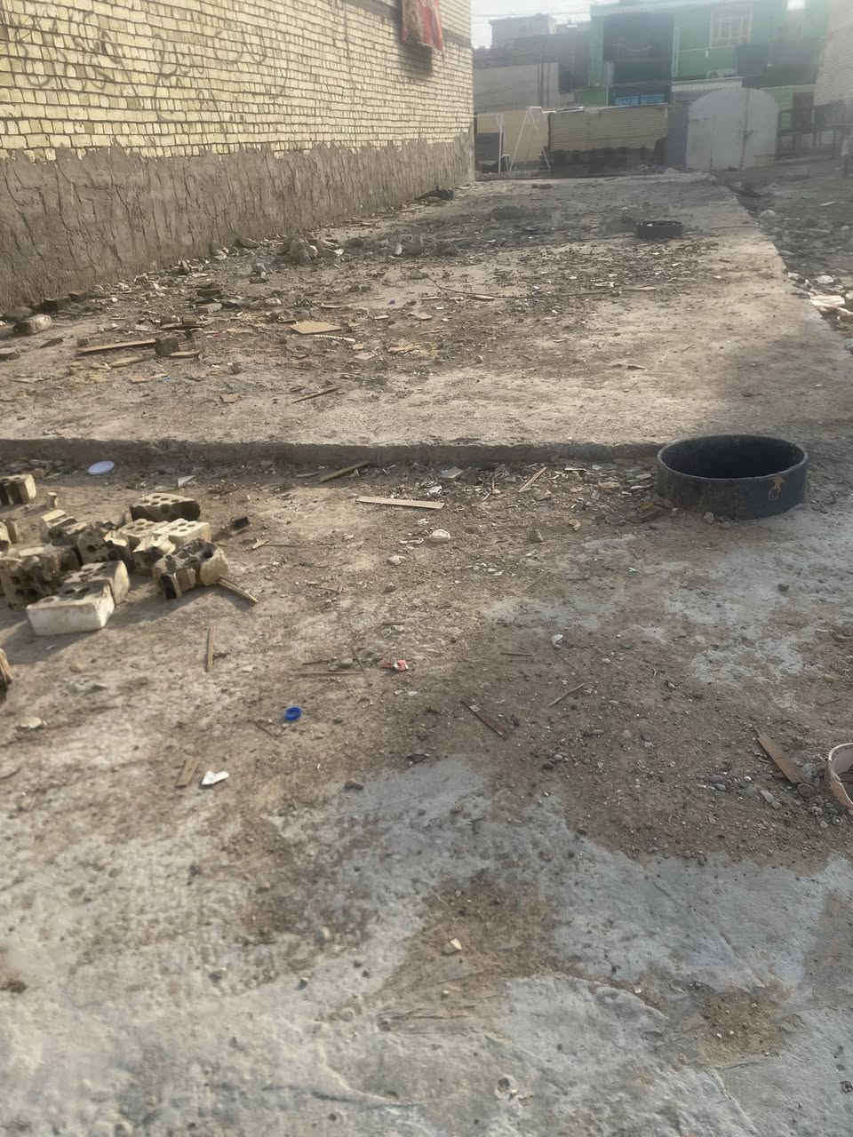 السلام عليكم  قطعه ارض  للبيع رافت مصبوبه مساحه 100م  5/20 حي الكوفه منطقه  علي اسمر قرب البانزين خانه  فرع اسواق بابا اشتريلي. استفسار
اتصال /***********
