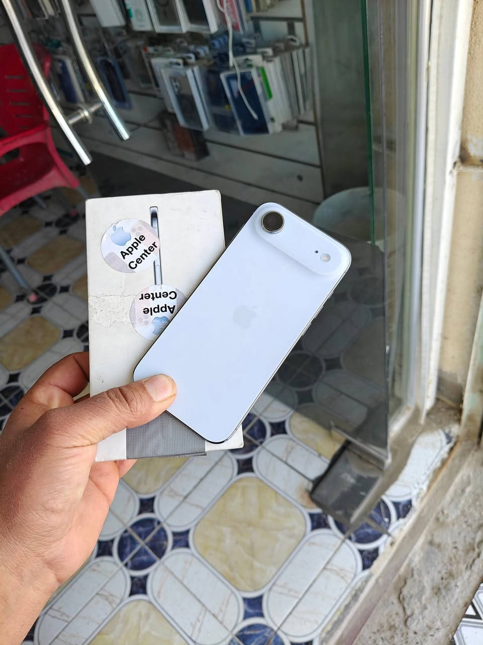 السلام عليكم 
ايفون اير 17
 ذاكرة الجهاز 256 نسخة Esim
الجهاز فقط معرب بطاريه 💯 مشحون صفر مره يعني عدد الشحنات 0 يعني نفس الجديد ماكو فرق عن الجديد فقط  مايحتاج بعد نشرح شرط الفحص والظمان الجهاز السعر 1265 مع التوصيل يوجد توصيل محافظات 
مكان المكتب بابل


**إذا كنت صاحب هذا الإعلان وتريد حذفه لأي سبب، رجاءا أرسل رسالة إلى الدعم الفني**