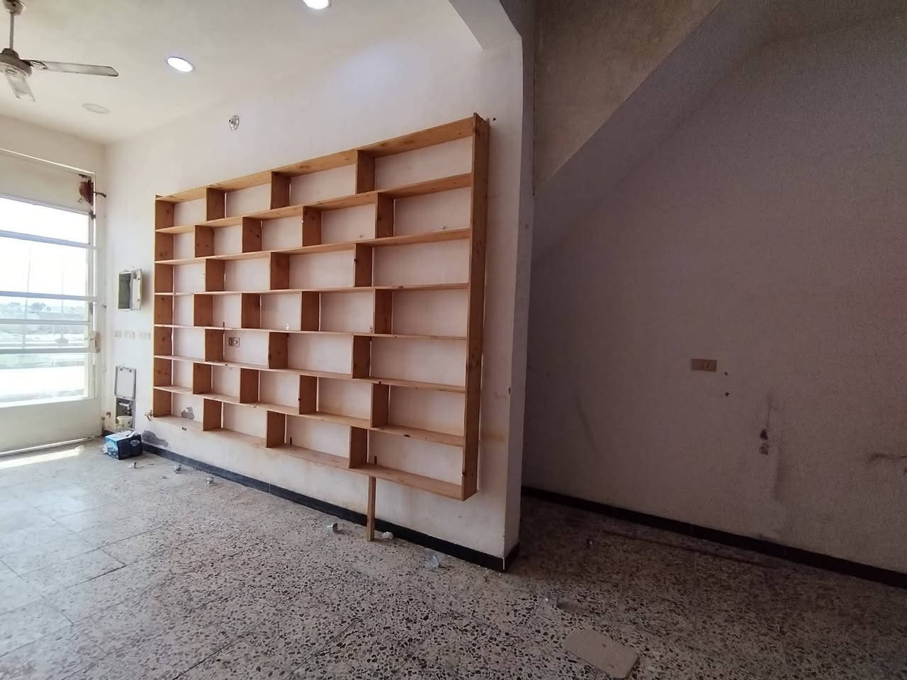 سلام عليكم عندي رفوف للبيع مال محل عدد 5+باب جام للاستفسار الاتصال على الرقم ***********_***********
