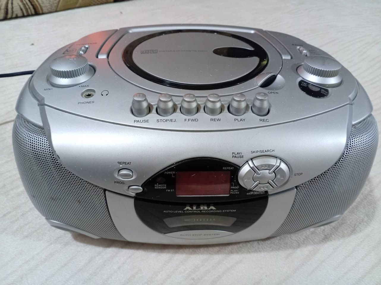 راديو ومسجل وسيدي نوع آلبا أوربي شغال وعلى بلاده بدون أي نقص أو خلل أو تصليح نهائياً

السعر 30 ألف
يوجد توصيل


**إذا كنت صاحب هذا الإعلان وتريد حذفه لأي سبب، رجاءا أرسل رسالة إلى الدعم الفني**