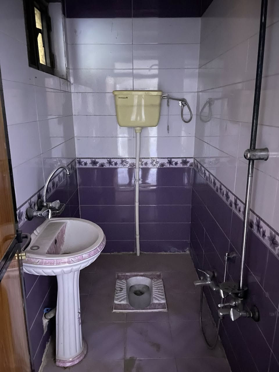 دار للبيع ٢٠٠م مربع ركن ١٣ و نص واجهة و ١٥ النزال ٥ غرف طابقين واحد هيكل موقع ممتاز منطقة المضمار العابد قرب شارع الحشد الشعبي للاستفسار واتساب ***********
