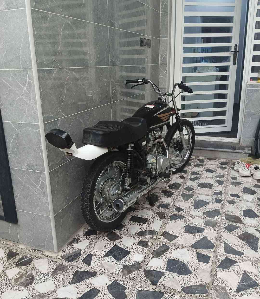 سلام عليكم دراجه للبيع موديل 23كلك ستوني مبدل سيت كامل كشن وتانكي وراصطه دراجه خير من الله  ‏‪تجي تفحص وتشوف انضف من الصوره هاذه رقمي ‏‪***********‬‏فدوه اروحلك مو شراي لا تتصل
