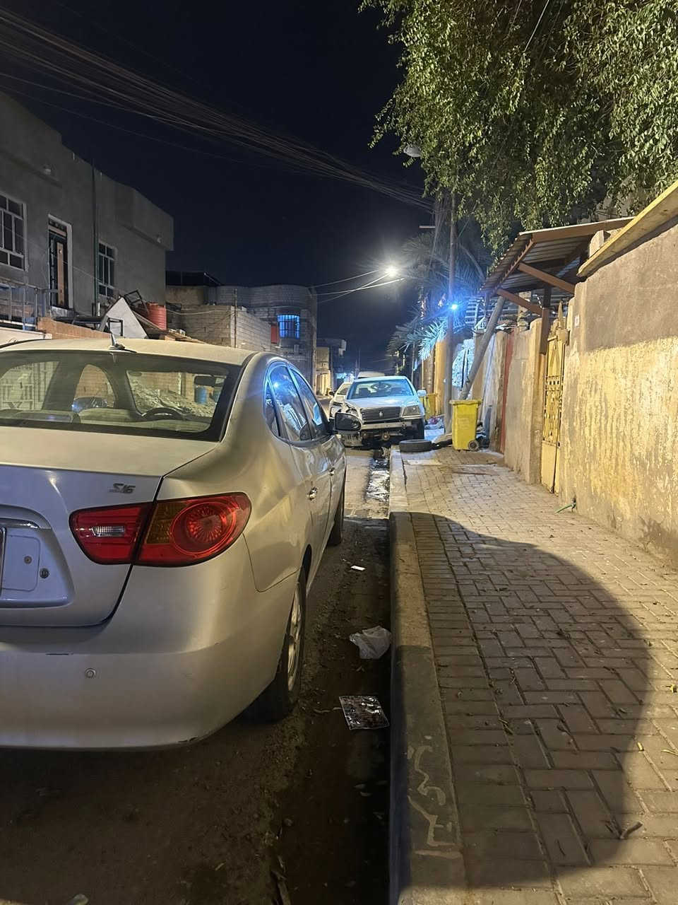 ادوات للبيع سياره نضيفه كلش مكينه كير حداده مكفول مكاني بصرة  غرفه كلش جديده مال  سعرها 38 بيها مجال كلش قليل شراي فقط يتصل ***********
