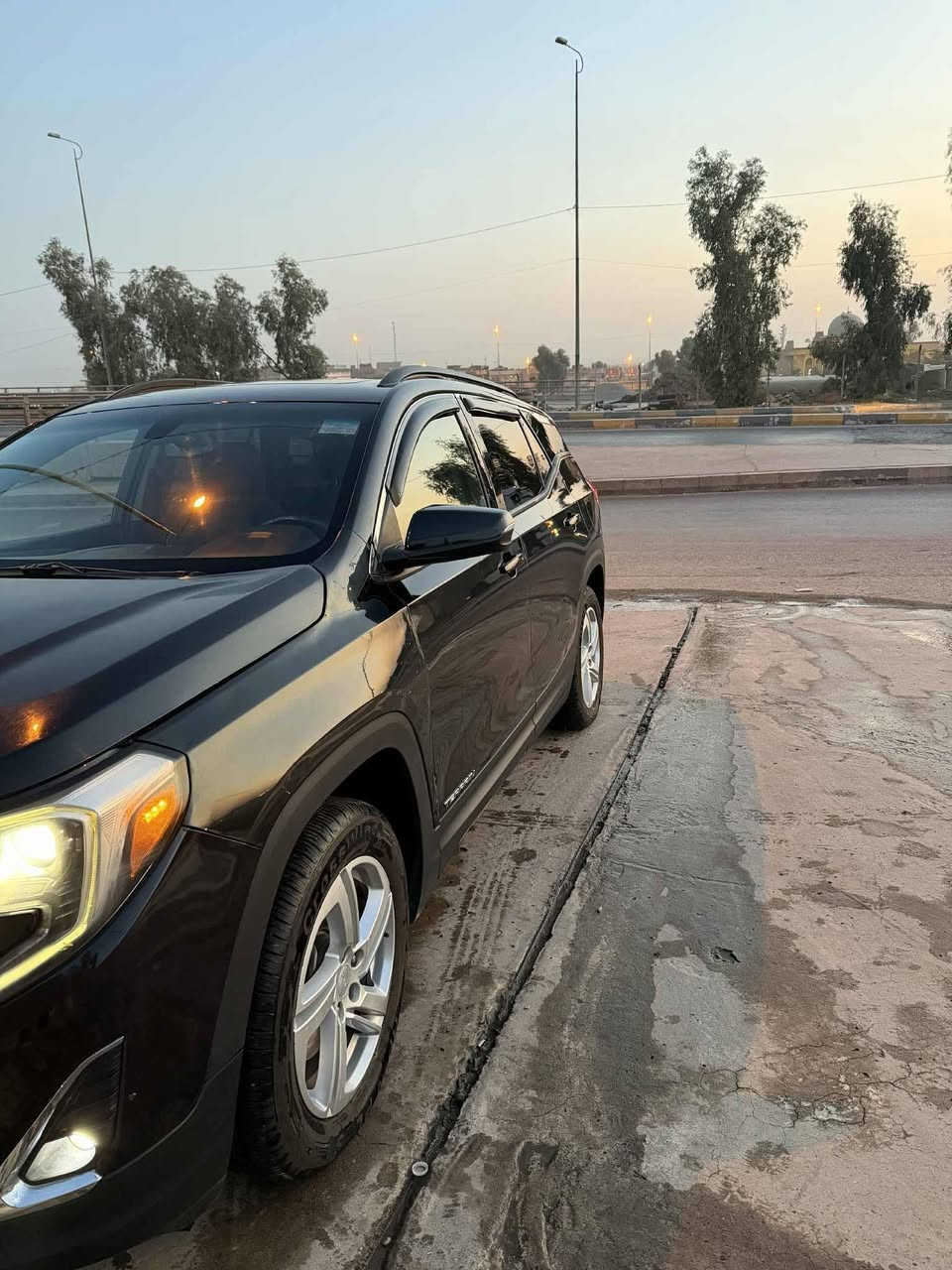 السلام عليكم
جمسي تيران 2019,,
مواصفات ،،،،،،،SLT

بانوراما سقف 
تحديد مسار الشارع 
رادار امامي جانبي 
توقف ذاتي 
نضام انزلاق 
نضام اعطال 
نضام ايكو سبورت نورمال 
محرك 2000,,تربوو،،،
كشنات جلد كشنات هيتر امامي 
كامرى دواره خلفيه 
لايت ال اي دي زينون 
كشافات ضباب كثيف 
تبريد وتكييف الهواء مركزي 
بصمه تشغيل بصمه ابواب 

وبعد بيها مواصفات 
المحرك والجير بحاله ممتازه 

السعر المطلوب 155,,,ومجال الطيبين 
للستفسار اتصال ***********
