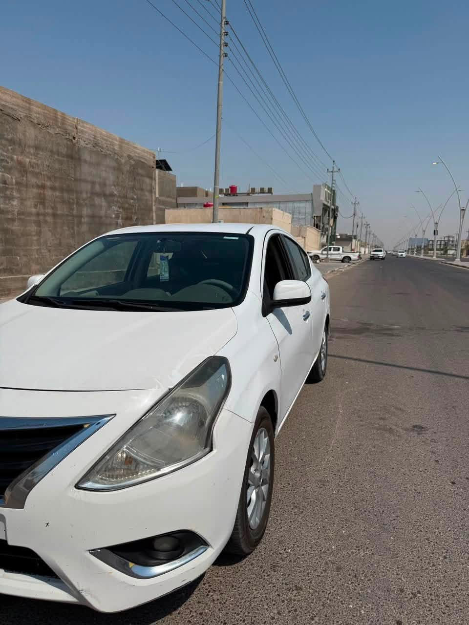 نيسان سني 2020 هندي بليته زركه فول مواصفات مكفوله من الصبغ والضربه ولتبديل بيه حالوب خفيف ومكانين بارد ولباقي كفاله 
أربع جام كهربائي تبريد قطعتين حساسات خلفيه تحكم ستيرن مواصفات معروفه مكينه وكير وحداديه  وتبريد كله كفاله مدوشمه كشنات وارضيه وقماره 
ماشيه 70 رقم أربيل بأسم شركه  مكاني بصره سعر90
الاستفسار على رقم ***********

