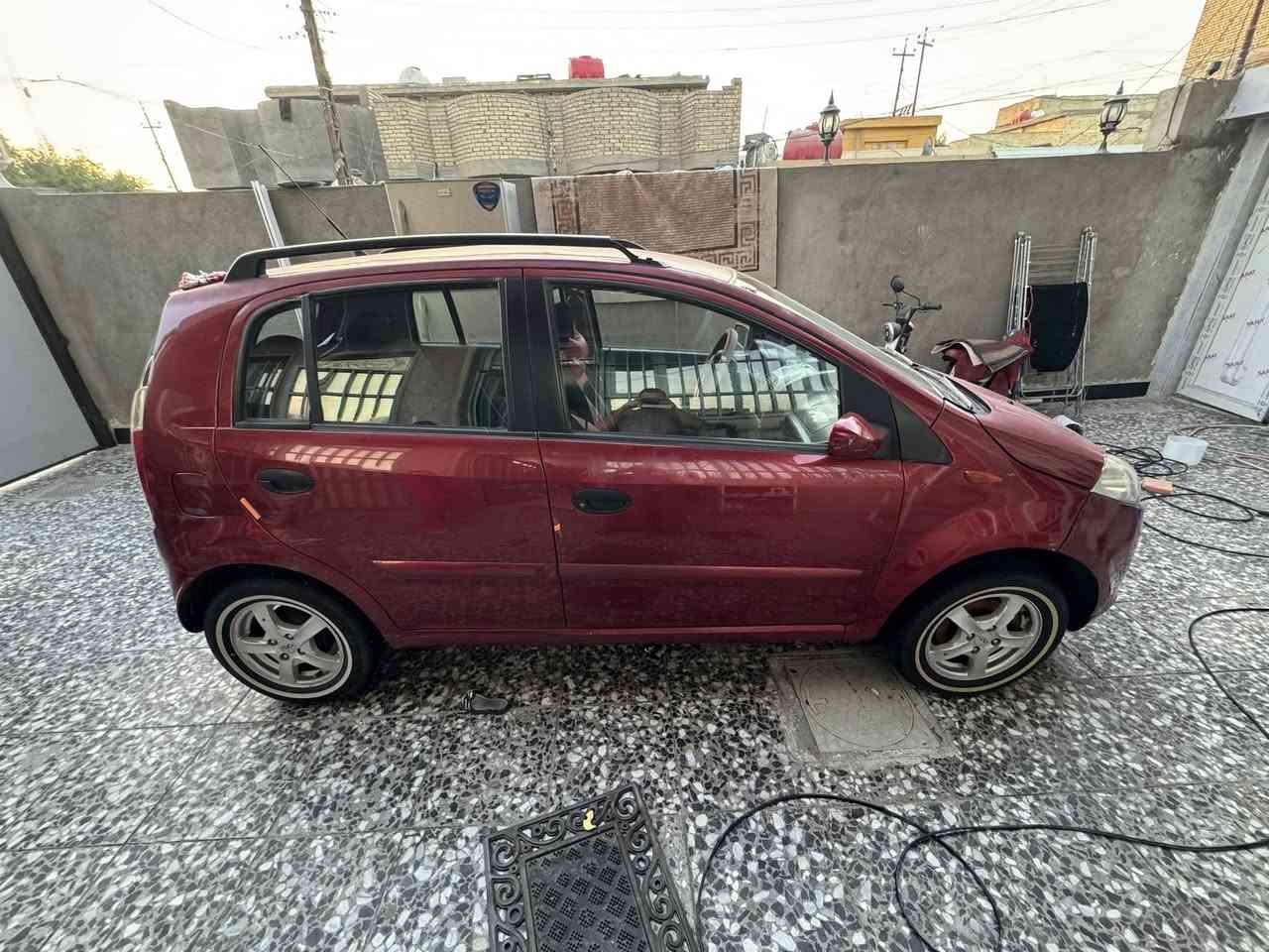 السلام عليكم شيري اي وان ٢٠١٢سيارة صبغهة بي جراد كير مكينة نضيفات صدر جديد وتايرات جدد بيهة ملاحضات بصيطة تبريد تدفئة شغالات بيهة وكالة وصاحبهة موجود اي استفسار *********** السعر ٣١وبيهة مجال
