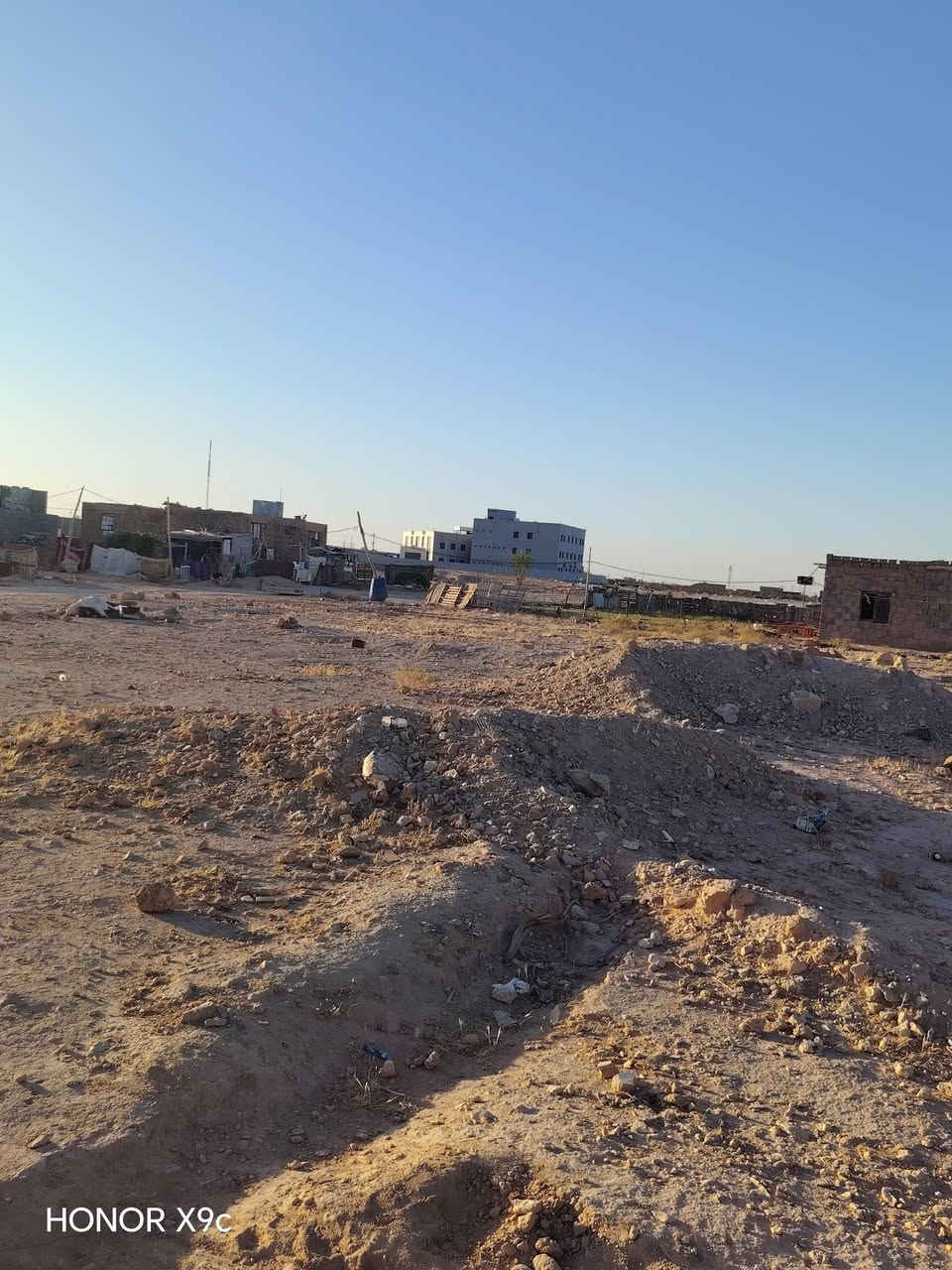 سلام عليكم عندي قطعت ارض مساحه 750 متر قرب مصتوصف الاسنان الجديد ***********
