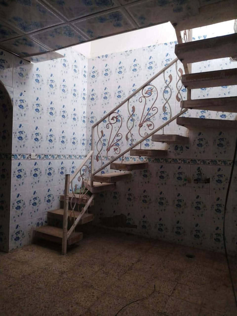 44
بيت للايجار  (100 متر) حي الوفاء قرب مجسرات الزهراء 
سعر الايجار 300 الف  
يحتوي على طابق واحد 
غرفه  مطبخ   صاله  استقبال 
ـــــــــــــــــــــــــــــــــــــــــــــــــــــــ 
دار بنضافه 70بال،100


**إذا كنت صاحب هذا الإعلان وتريد حذفه لأي سبب، رجاءا أرسل رسالة إلى الدعم الفني**