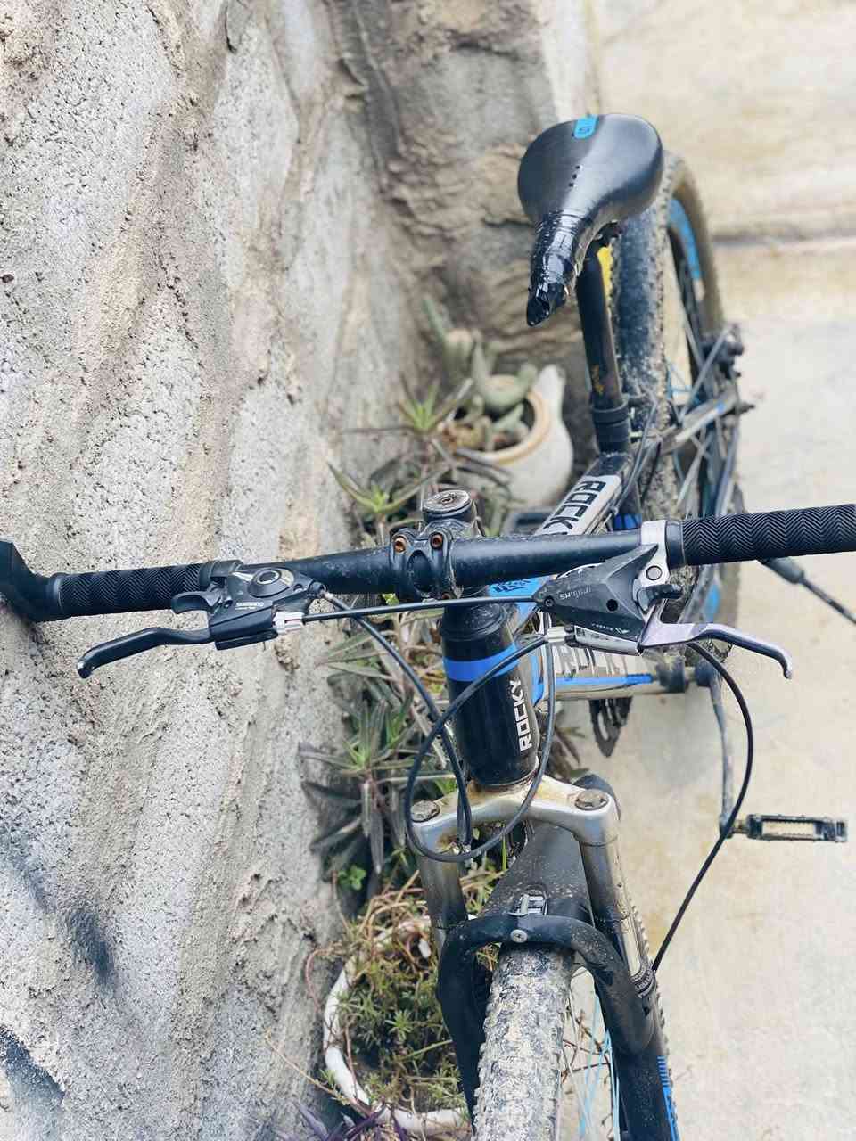 السلام عليكم خواتي للبيع بيسكل كيمو كلش حلو نضيف كله شغال أبريك اوعقرب او كيراته كالمله سعر 45الف او بي مجال غليل اشراي خاص ***********
