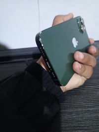 13عادي 128 بطاريه 82  فقط بي طخه صغيره بشاصي نضيف وشحن جيد للمراوس باق...