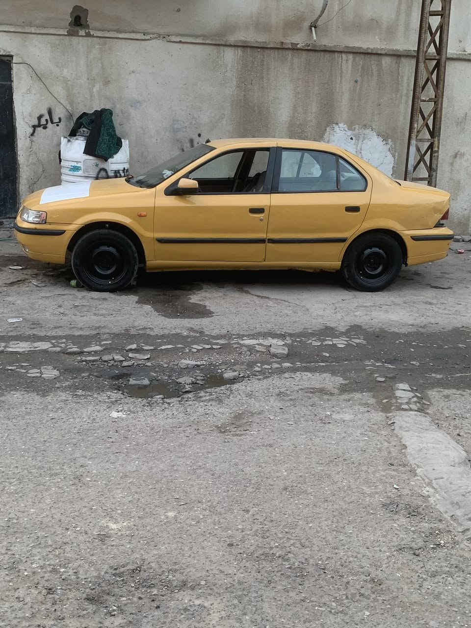 سياره كلش كلش نضيفه بدون خياس 
مديل 11بيها دخنه اول ما شغل شويه وتگطع 
ابيع هيئه غرامات ع مشتري 
اتكفل راعي وتحويل فقط 
سياره بدون تبديل كهربائيات كلها شغاله 
سنويه منتهيه سعر 22وبيها مجال بسيط 
مكاني بصره ***********
