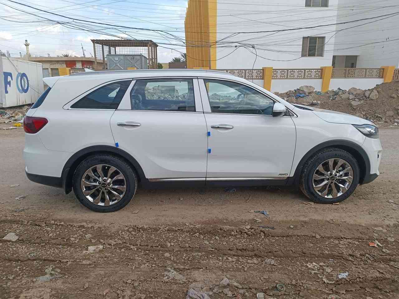 السلام عليكم ورحمه الله وبركاته
سورنتو رقم بغداد موديل 2020 
 ماشيه 45 حقيقي دك جرس
محرك 3500 6 سلندر 
كير 8 نمر  
فول عدا الخمس كامرات بانوراما 
سبعه راكب ثلاث قطع تبريد  
 تحكم ستيرن جهتين +نضام شحن لاسلكي 
كاميرا خلفية دوارة 4  أنظمة قياده 
حساس خلفي امامي ميري شفط 
كراسي جلد كهرباء +الاماميات تدفئة تبريد 
والخلفيات تدفئة فقط 
دبل شباك حساس امامي خلفي 
ترحيب 
العنوان بغداد ابو غريب  السعر 283 
مواصفات الفول معروفه 
الاتصال *********** موجود واتساب
