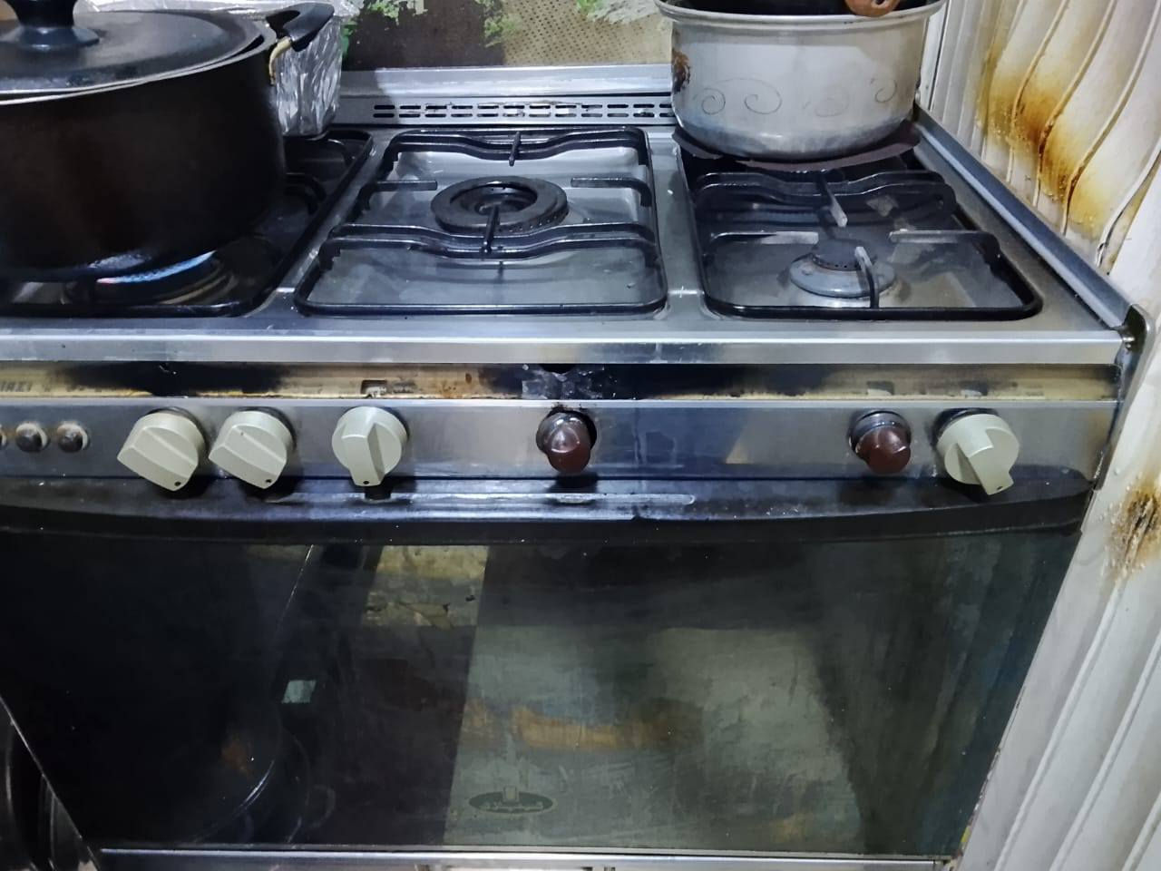 طباخ أبو ٥عيون نضيف وشغال كله حته فرن يشتغل سعر ١٥٠ قفل


**إذا كنت صاحب هذا الإعلان وتريد حذفه لأي سبب، رجاءا أرسل رسالة إلى الدعم الفني**