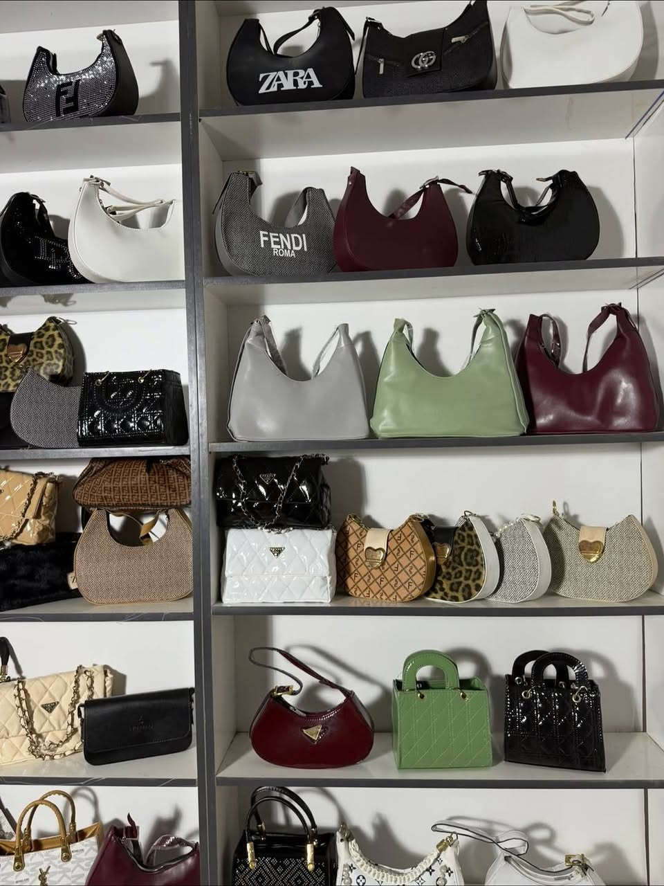 تخفيضات وعروض بمناسبة حلول شهر رمضان المبارك
حقيبة نسائية ستايل حجم صغير بكوالتي وجمال يخبل من ماركة ديور Dior 
قياس 
عرض 24cm
ارتفاع 20cm
حجمها جدا مناسب لاصحاب الذوق الرفيع واسعار مناسبه جدا بسعر 7 الف دينار فقط يمنا هذا السعر مو يم غيرنا سارعوا بالحجز الكمية محدودة الكمية محدودة 
يوجد توصيل لجميع محافظات العراق 
للحجز والاستفسار يرجى الاتصال بنا *********** أو مراسلتنا على الواتس اب 
 #جمال #لايك #بغداد #اناقة #حقايب #حقائبي
