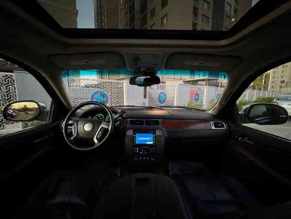 السلام عليكم  
للبيع سيارة يوكن  SLT موديل 2007 نيلي  رقم سليمانية الجديد دولي محرك ٨ سلندر ٥٣٠٠  صبغ بنيد فقط بدون ضرر شرط الفحص والسونار مرفق 
المواصفـــــات 
ويل كب كروم حجم 22 مع تخم تاير جديد فتحة سلايد روف 
حساسات خلفية اصل شاشة  وكاميرا
 جامة الباب الخلفي كهرباء
تشغيل عن بعد 
قبق جنطة كهرباء 
دواخل جلد اسود ملكي  اصل مع تدفئة كشنات 
كشنات امامي فول كهرباء 
ميموري كشن للسائق
شاشة كتابة اعطال 
سكليتر كهرباء  
كشنات سياحي تبريد 3 قطع مع تحكم خلفي بالتبريد
تحكم ستيرن جهتين متكامل 
مرايا نيكل مع اشارات داخلية مع اطارات 
تطعيم صاج للدواخل ابواب ودشبول
گير مكينه حداديه لوك بعدها برغي ممفتوح بل سيارة فضل من الله  تبريد ثلج سيارة بمعنى الكلمة جديده جدا
السعر المطلوب 188$
***********
العنوان بغداد حي الجهاد
