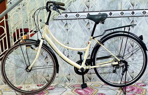 باسكل سوبر A  حجم 26 بداله عكرب 6 نمر شغاله حساس لايت ثلجي شغال بريكات أمامي خلفي شغاله قفل وره شغال باسكل نضيف مال حاويه ولون مميز  المكان ناصريه قضاء سوق الشيوخ  مركز السعر 95
*********** رقم الواتساب لتواصل
