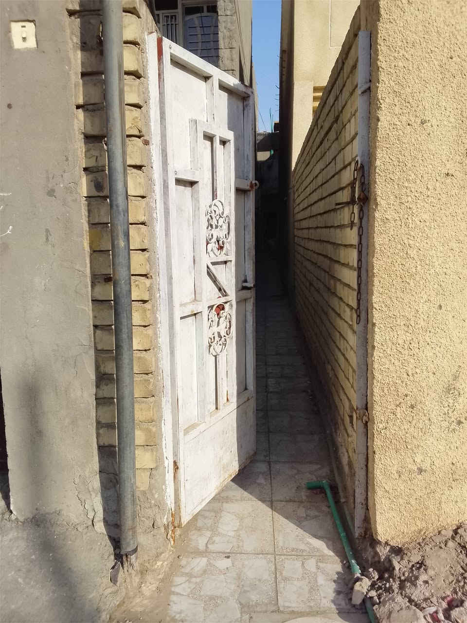 دار للبيع خلفي مصفر الكماليه شارع المصرف المربع الذهبي 
 (٣غرف نوم/صاله/استقبال/صحيات داخليه و خارجيه)
(تأسيس مي ومجاري وكاشي جديد)
سعر 70 ومجال بسيط 
البيت بناء قديم ‏‪***********‬‏
