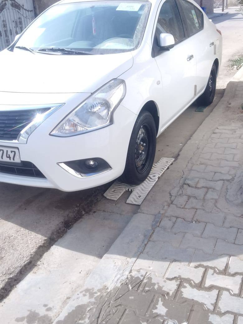 سلام عليكم للبيع سياره نيسان سني هندي ام لبليته اصل
2024 سياره كفاله عامه من ضربه وتبديل ولبارد وصبغ مكينه كير تبريد حداديه تخم تاير كله جديد ماشيه 17 
رقم اربيل وكاله عامه سعر 127 وبيه مجال مكان بصره قضاء المدينه اتصل ***********
