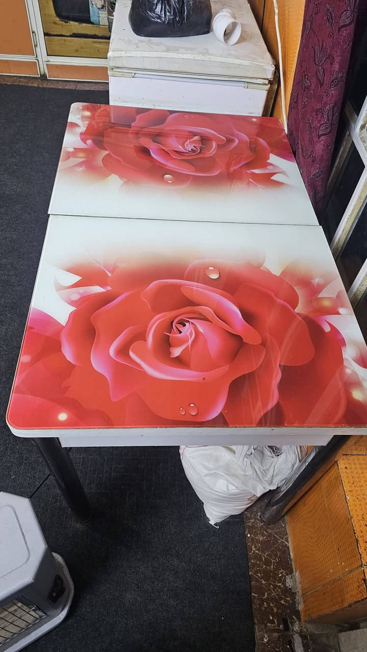 غراض مستخدمة للبيع ميز طعام مع ٦ كراسي كونفيرة تخم ١٢ نفر طباخ شغال مكانة كربلاء حي المجتبى الاتصال بالرقم ***********
