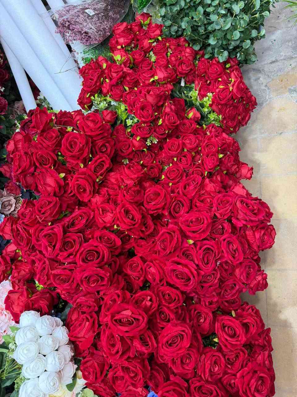 السلام عليكم  يتوفر ورد صناعي واكسورات  حسب طلب يوجد خدمة توصيل بغداد والمحافضة 
***********
