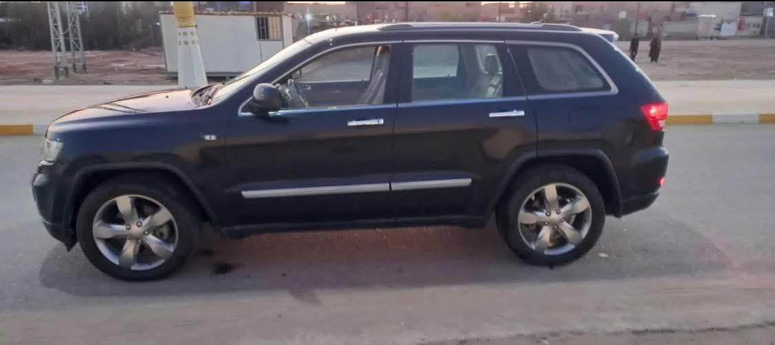 جيب لاريدو لمتد فول مواصفات مكفولة كفالة عامة  خليجي موديل ٢٠١٣ سيارة حلوة مابيهة اي نقص تخم تاير حدادية سفنجة تبريد ثلج غاز البلاد مرقم بصرة معاملة كاملة باقي على دفع الكمرك السعر 135 بيها مجال قليل ***********
