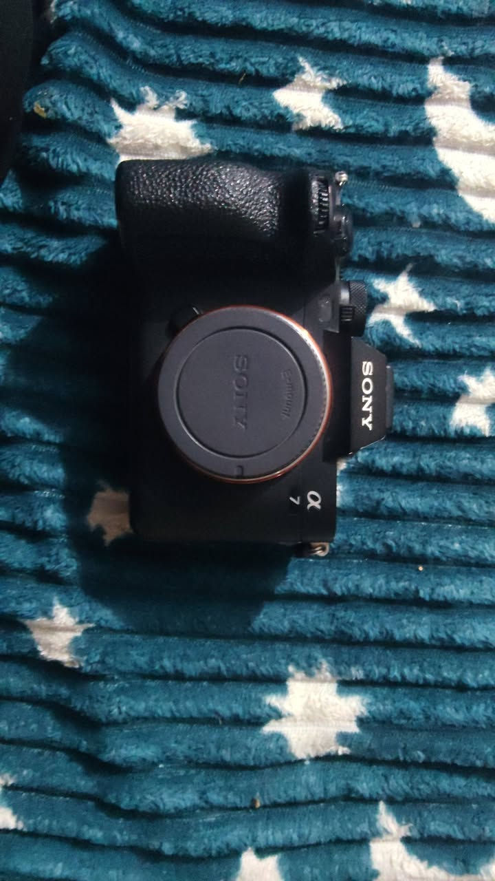 سوني a7iv ستعمال قليل كلش ٩٩ النضافه معه عدسه ٥٠ ملم ورونين sr3 bro
الاتصال على الرقم ***********
